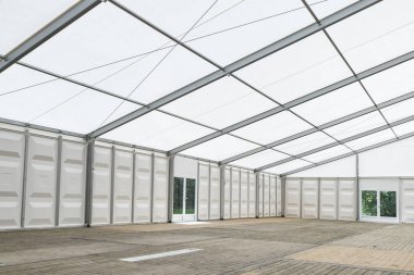 Büyük sergi çadır