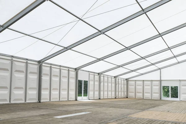 Büyük sergi çadır