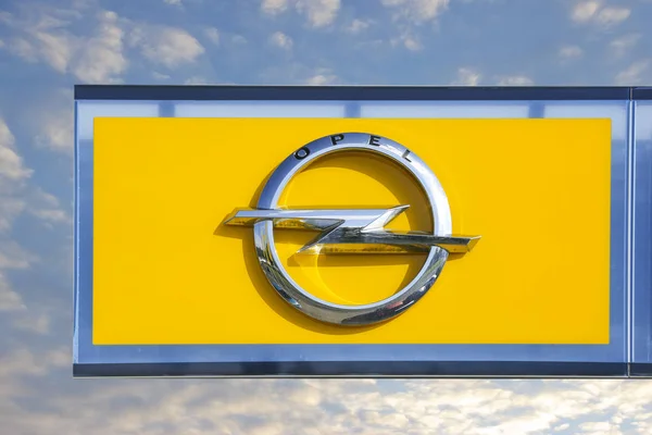Opel logo gelb — Stockfoto