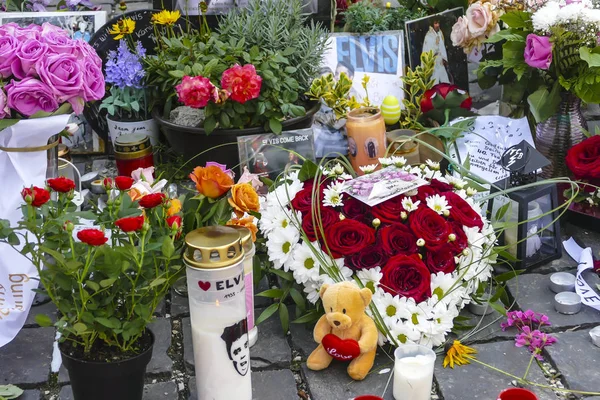 Elvis Presley anısına fan hediye