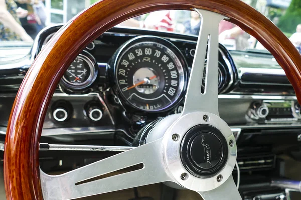 Steering wheel from restored Automobile — Stock Photo, Image