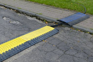 Elektrik kablo korunur 