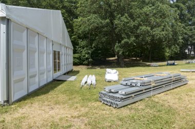 Büyük sergi çadır