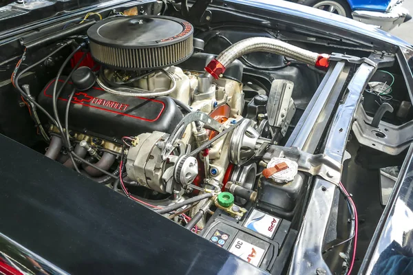 Engine of Chevrolet Classic Car — Stock Photo, Image