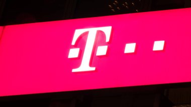  Telekom ışıklı pembe logo