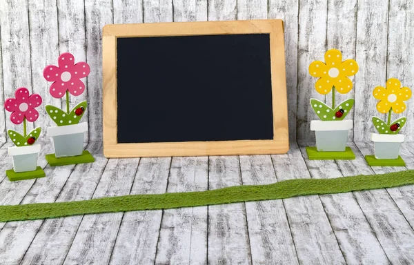 Blank Blackboard with decorative Flowers — Stock Photo, Image