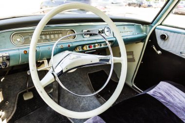 Klasik Opel Rekord otomobil direksiyon