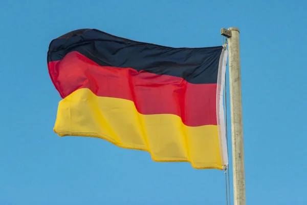 Alman bayrağı sallayarak — Stok fotoğraf
