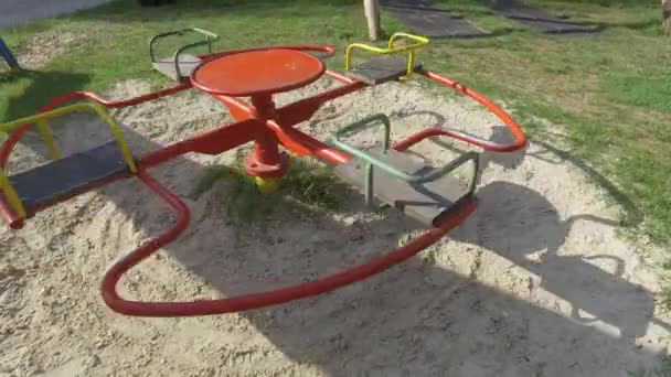 Lege Kinderen Schommelen Park — Stockvideo