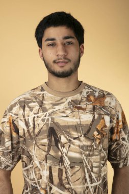 Sakin ol genç adam.