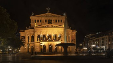 Frankfurt 'ta eski bir opera