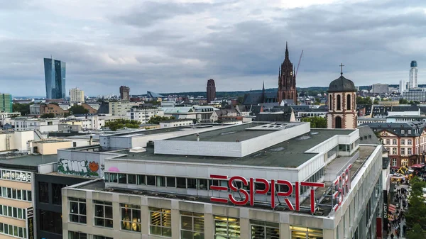 フランクフルト ドイツ 2019年10月5日フランクフルトのエスプリストアとシティスケープからのファサードがメインです — ストック写真