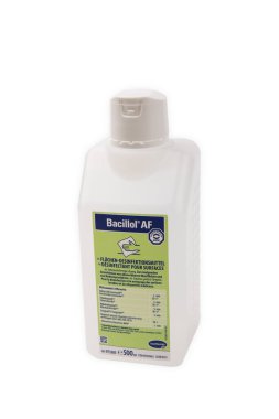 WETZLAR, ALMANY -2020-03-18, Beyaz üzerine izole edilmiş şişe dezenfekte Bacillol Ürün Fotoğrafı.