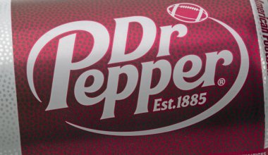 HUETTENBERG, ALMANY - 2020-02 _ 25 DR Biber Konservesi - Dr. Pepper 'ın Detayları Dr. Pepper Logosunu gösterebilir 