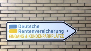 GIESSEN, GERMANY - 2019-11-20 - Deutsche Rentenversicherung 'un imzası. Deutsche Rentenversicherung Alman emeklilik sigortası şirketi..
