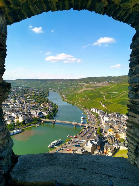 Kilátás Bernkastel Kues Romantikus Moselle Folyó Egy Napos Nyári Napon — Stock Fotó