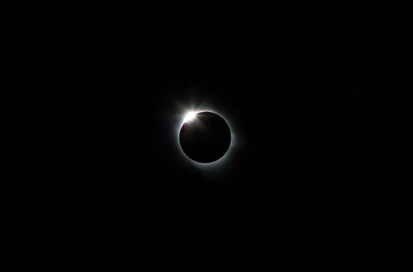 Anillo de diamante del eclipse solar total — Foto de Stock
