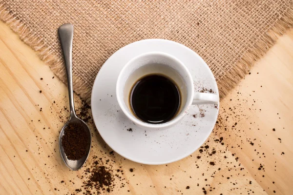 Coffee cup filled with instant coffee, a small spoon with instan — Stock Photo, Image