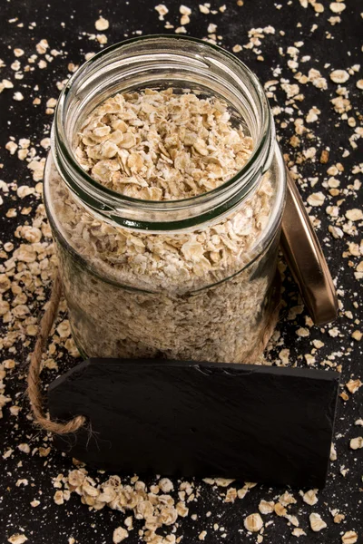 Avena tostada escocesa en un vaso de almacenamiento — Foto de Stock