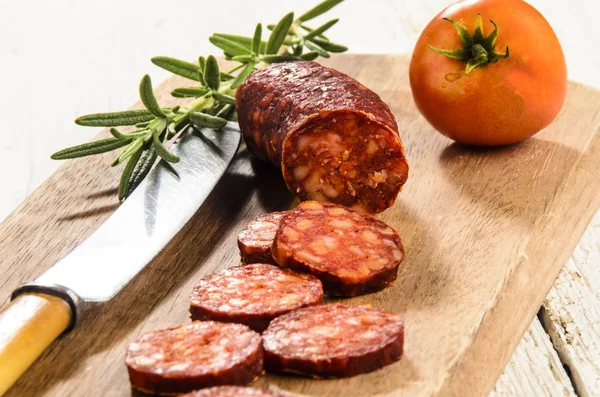 Sliced hungarian kolbasz on a wooden board — Stock Photo, Image