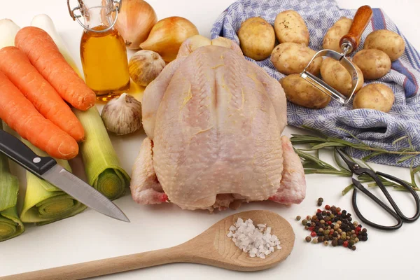 Whole chicken with vegetables and spices — Stock Photo, Image