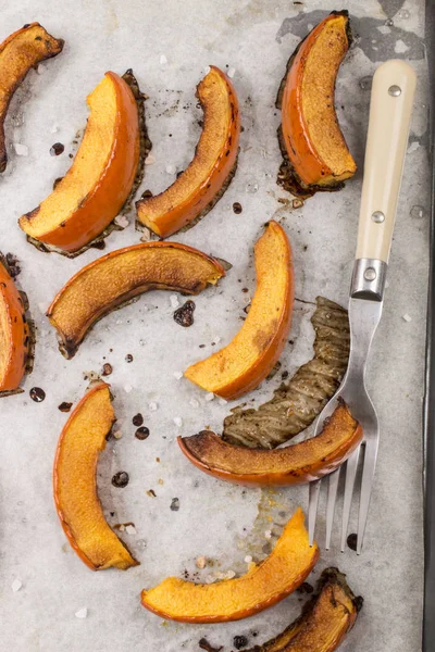 Baked pumpkin on white baking paper — Stock Photo, Image