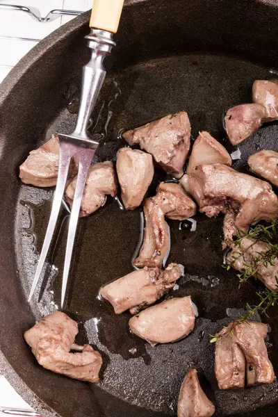 Lamb heart goulash with thyme is fried in a pan — Stock Photo, Image