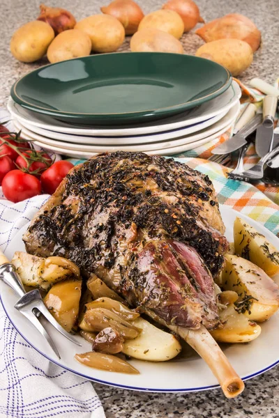 Leg of lamb with potato and onion — Stock Photo, Image