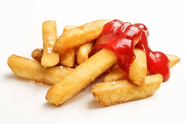 Skräpmat med ketchup på vit — Stockfoto