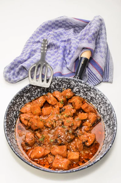 Vers gemaakt en warm Hongaarse stijl kip goulash — Stockfoto