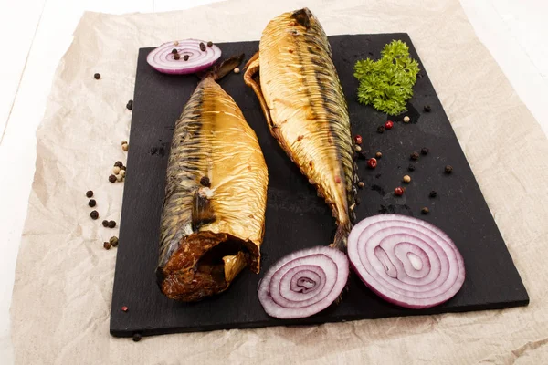 Smoked mackerel with parsley, onion and peppercorn — Stock Photo, Image