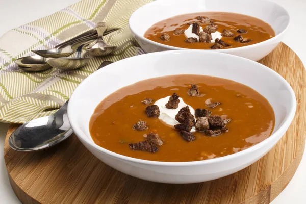 Beef soup with sour cream in a deep plate — Stock Photo, Image