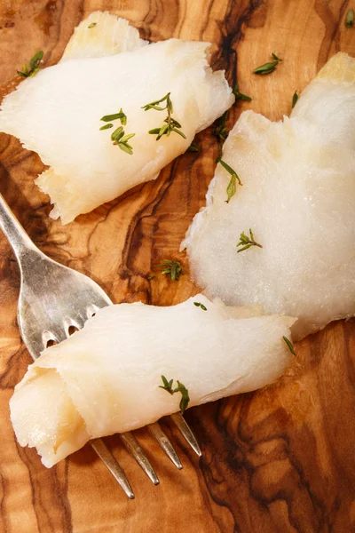 Smoked and sliced north atlantic wild halibut — Stock Photo, Image