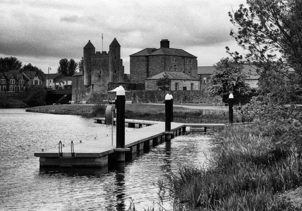 Rivière Jetée Vide Sans Bateaux Cette Photo Noir Blanc Été — Photo