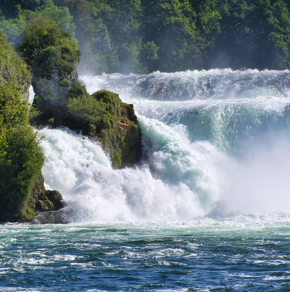 Den Berömda Rhine Faller Schweiziska Nära Staden Schaffhausen Solig Dag — Stockfoto