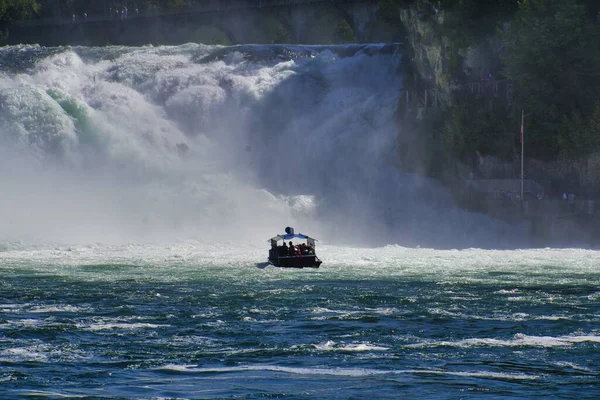 Den Berömda Rhine Faller Schweiziska Nära Staden Schaffhausen Solig Dag — Stockfoto