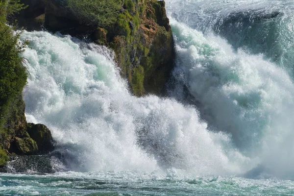 Den Berömda Rhine Faller Schweiziska Nära Staden Schaffhausen Solig Dag — Stockfoto