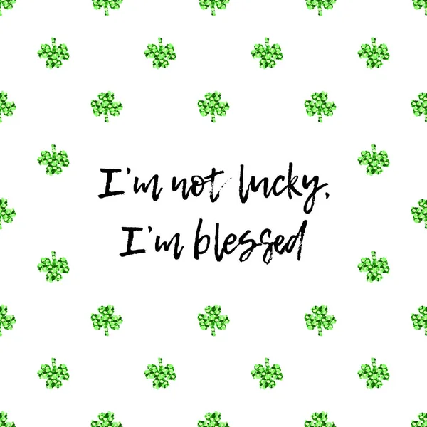 Saint Patricks Dia cartão de saudação com folhas de trevo verde brilhante e texto — Vetor de Stock