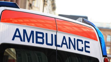 Bir ambulans araba arka