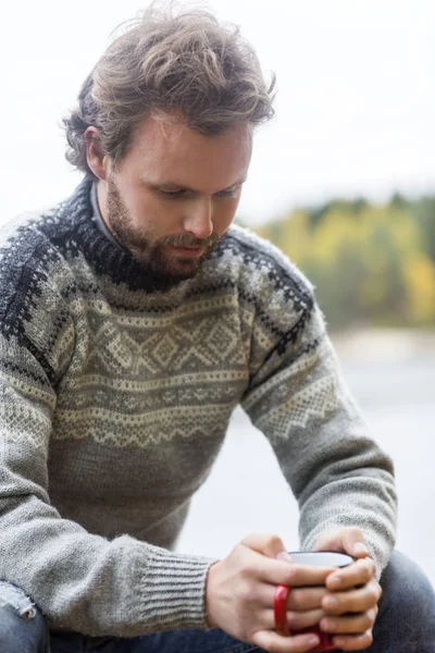 Man Holding Coffee Cup At Campsite — Stock Photo, Image