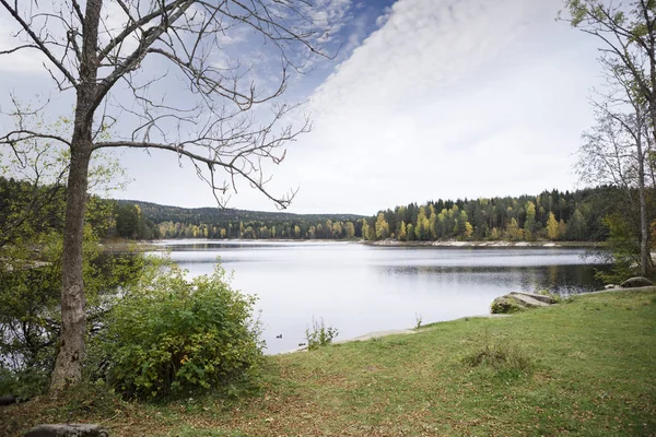 Vista panorámica del lago contra el cielo — Foto de Stock