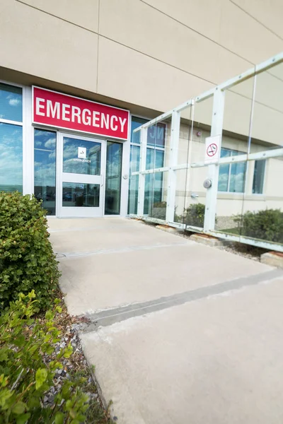 Entrada na sala de emergência do hospital — Fotografia de Stock