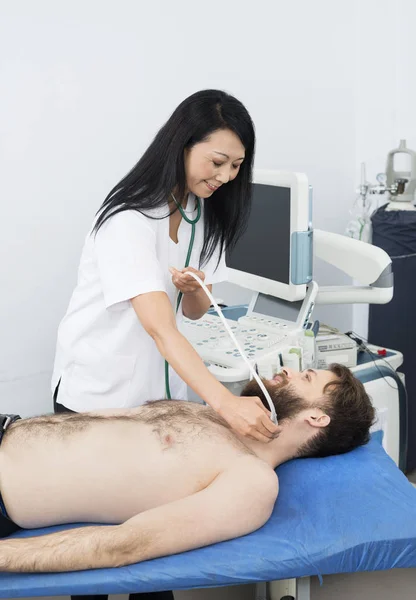 Doctor Performing Thyroid Ultrasound Test On Patient — Stock Photo, Image
