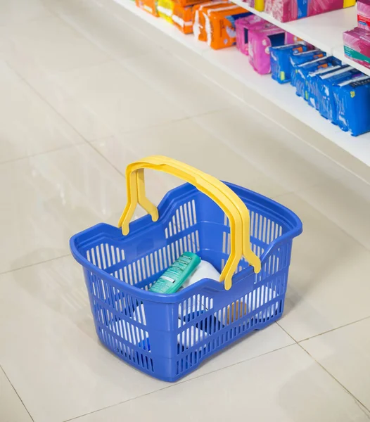 Shopping Basket On Aisle By Shelves In Pharmacy — Stock Photo, Image