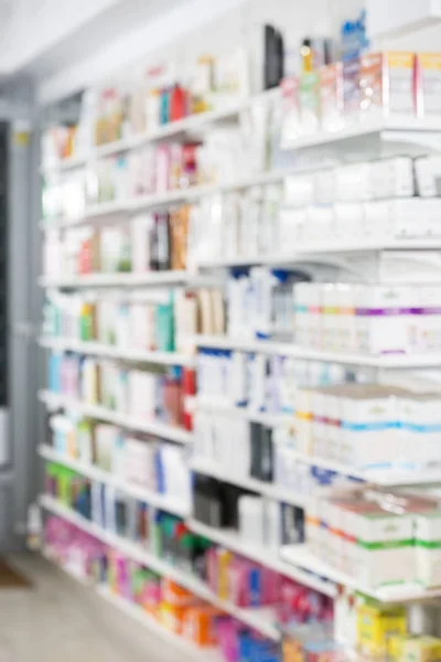 Productos en estantes en farmacia —  Fotos de Stock