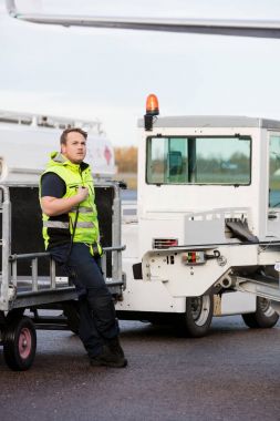 Römork, Havaalanı pist üzerinde eğilerek işçi