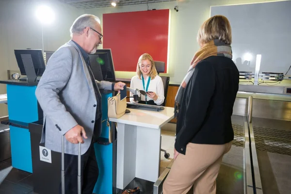 Staff Checking Passports Of Passengers At Airport — Stock Photo, Image