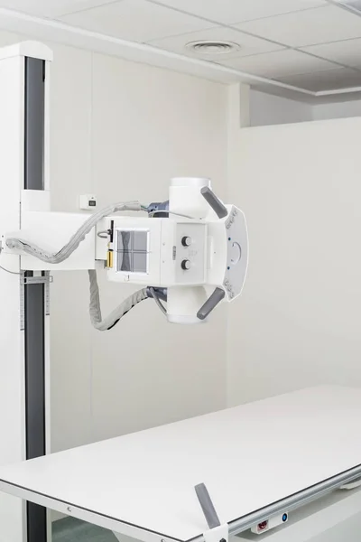 Urządzenia rentgenowskiego w sali egzaminacyjnej — Zdjęcie stockowe