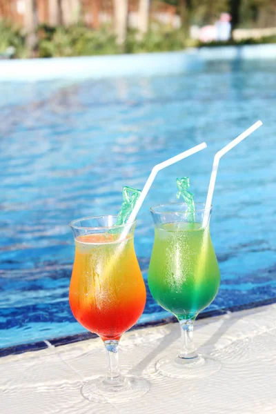 Cocktail Drinks Poolside — Stock Photo, Image