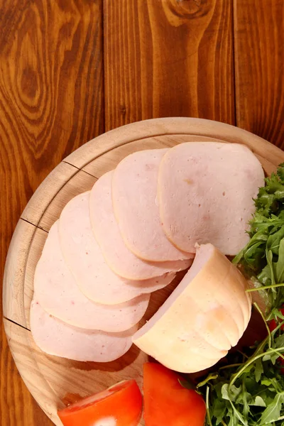 Sliced chicken ham with vegetables. — Stockfoto